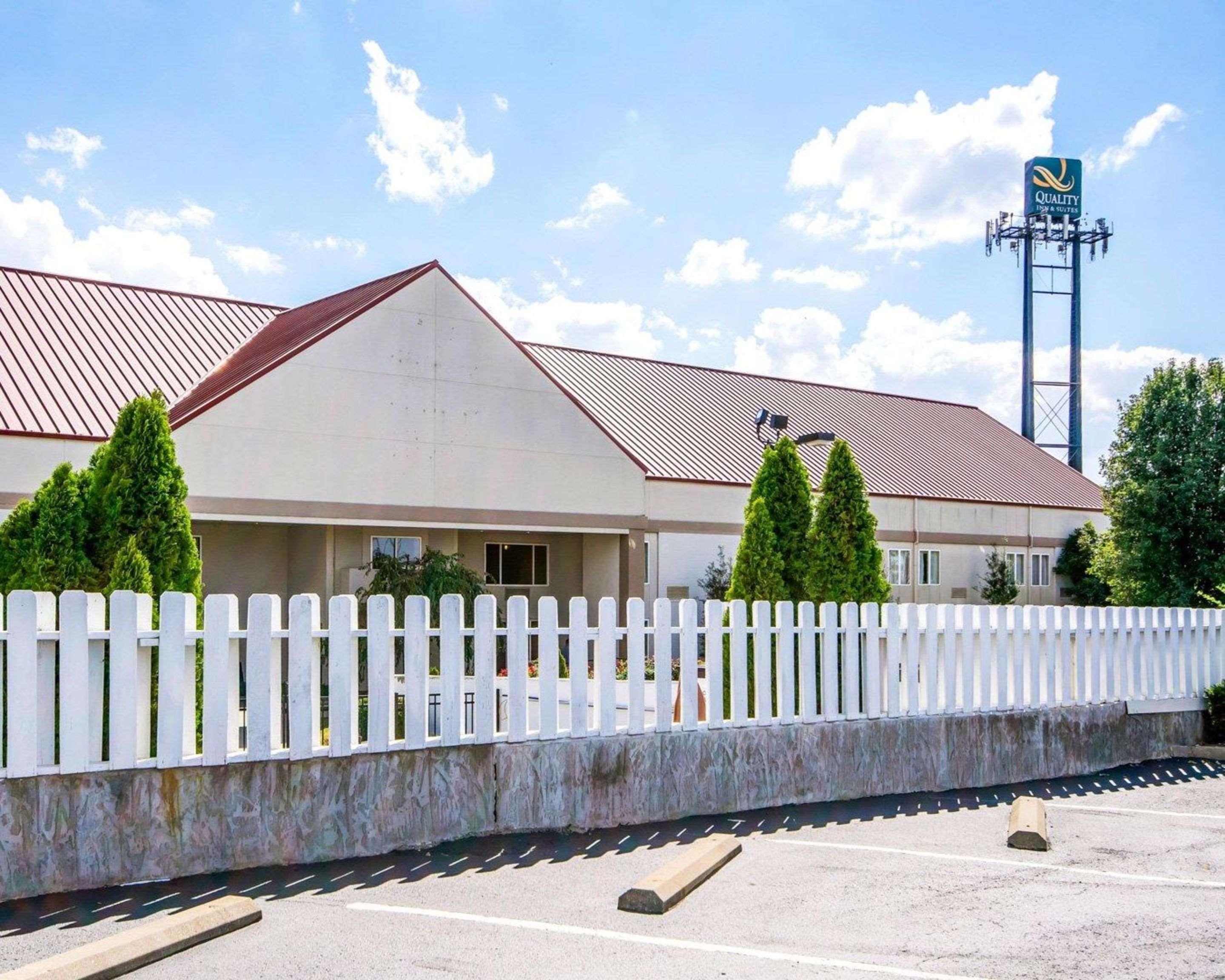 Quality Inn & Suites Elizabethtown Exteriör bild